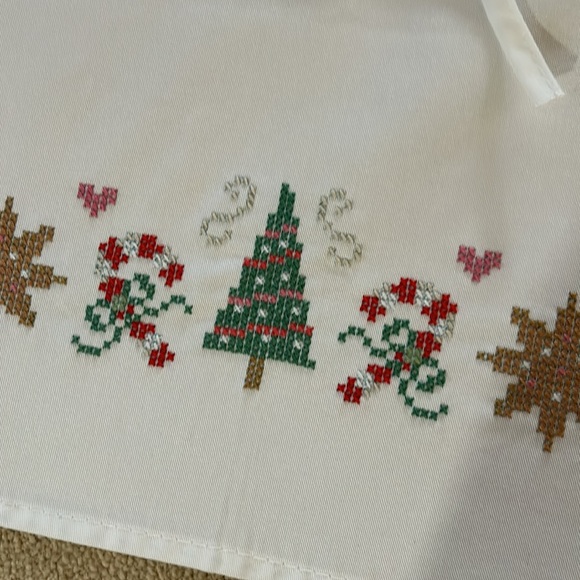 Hand embroidered adult and child Christmas aprons White washable apron - Picture 10 of 14